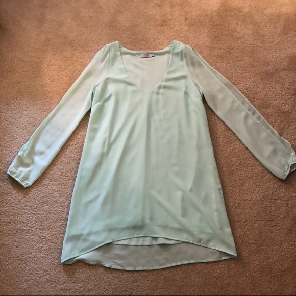 Tobi Split Sleeve Dress - Picture 3 of 7